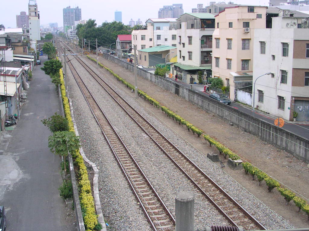 Railway_across_Tainan